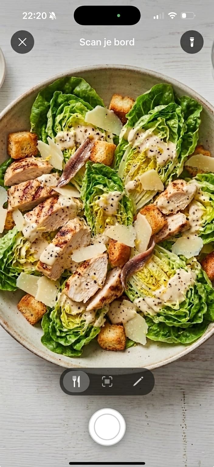 Een salade met gegrilde kip in de Macromaat AI-voedingsscanner