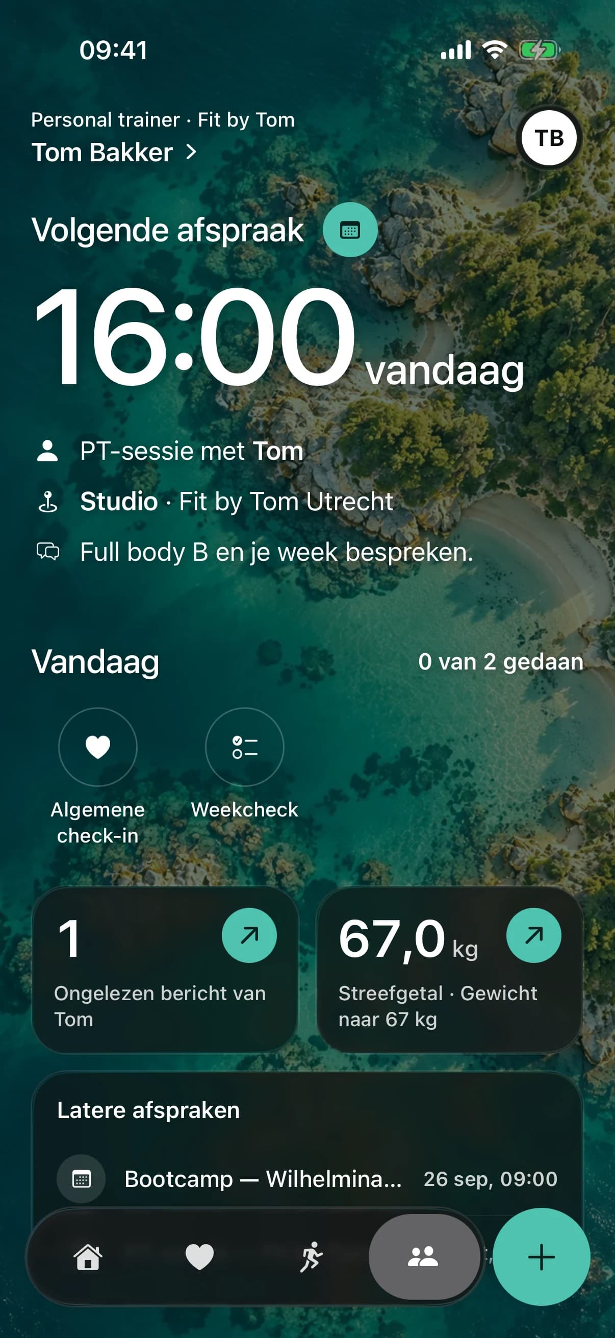 Het tabblad Coach in de app: Tom bovenin, de volgende afspraak vandaag om 16:00, wat er vandaag klaarstaat, een ongelezen bericht, het streefgewicht en de latere afspraken