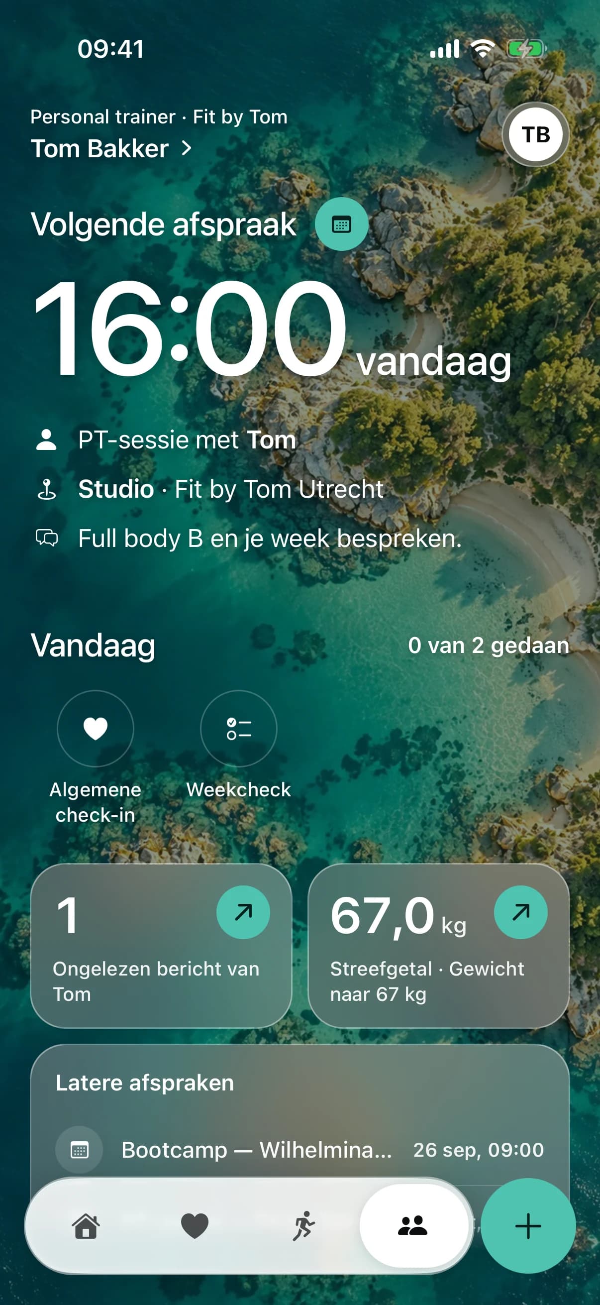Het tabblad Coach in de app: Tom bovenin, de volgende afspraak vandaag om 16:00, wat er vandaag klaarstaat, een ongelezen bericht, het streefgewicht en de latere afspraken