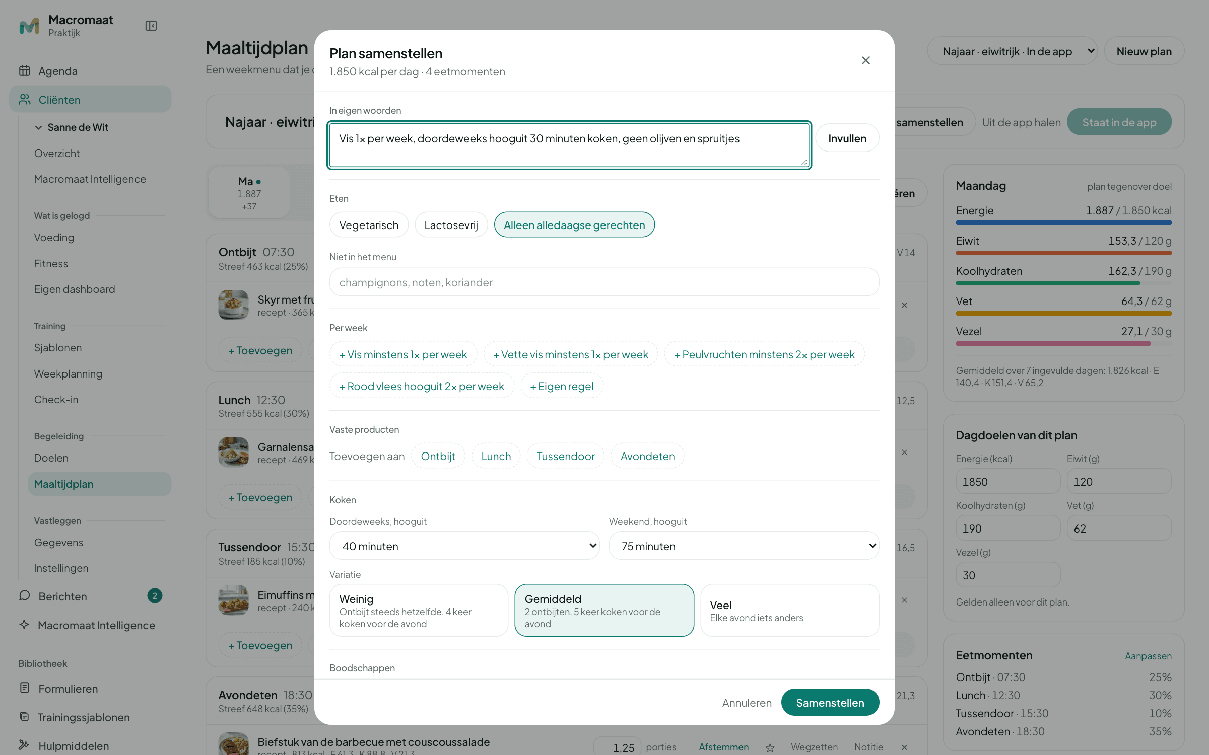 Het maaltijdplan in bewerking met per dag en eetmoment de gerechten, de streefwaarden per moment en de totalen