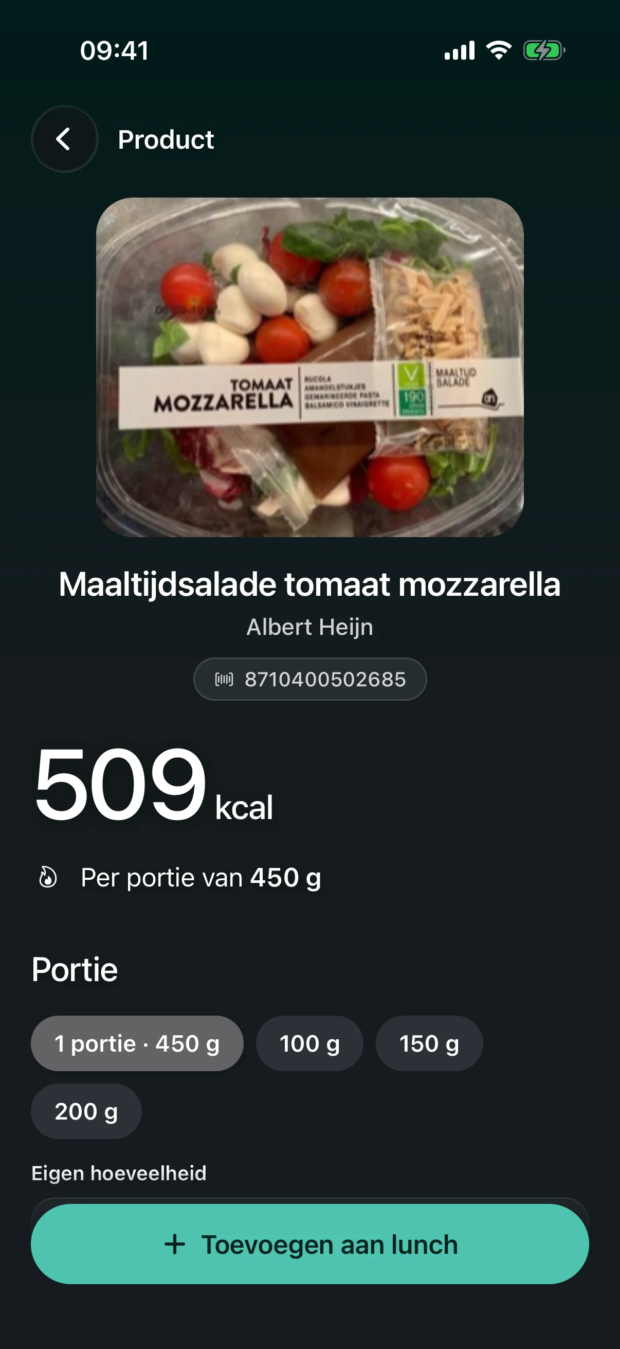 Een gescand product, een maaltijdsalade tomaat-mozzarella: 509 kcal per portie van 450 gram, met de portie te kiezen voordat je hem aan je lunch toevoegt