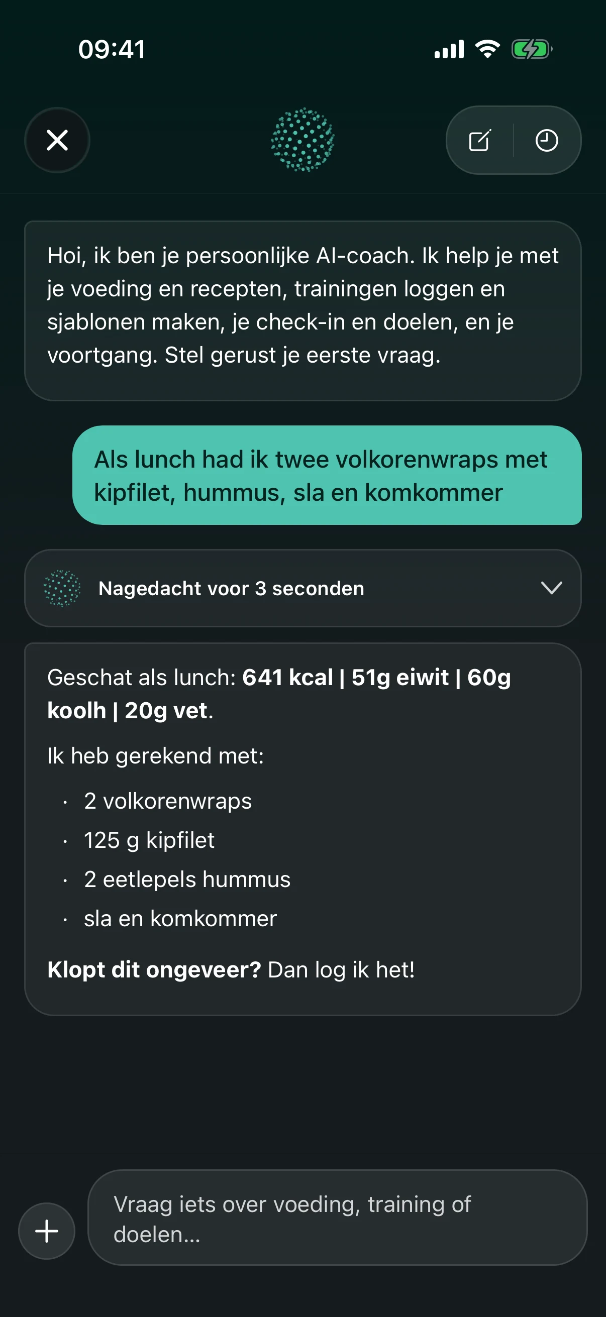 Een gesprek met de AI-coach: een lunch in gewone taal beschreven, geschat op 641 kcal, met de onderdelen waarmee is gerekend