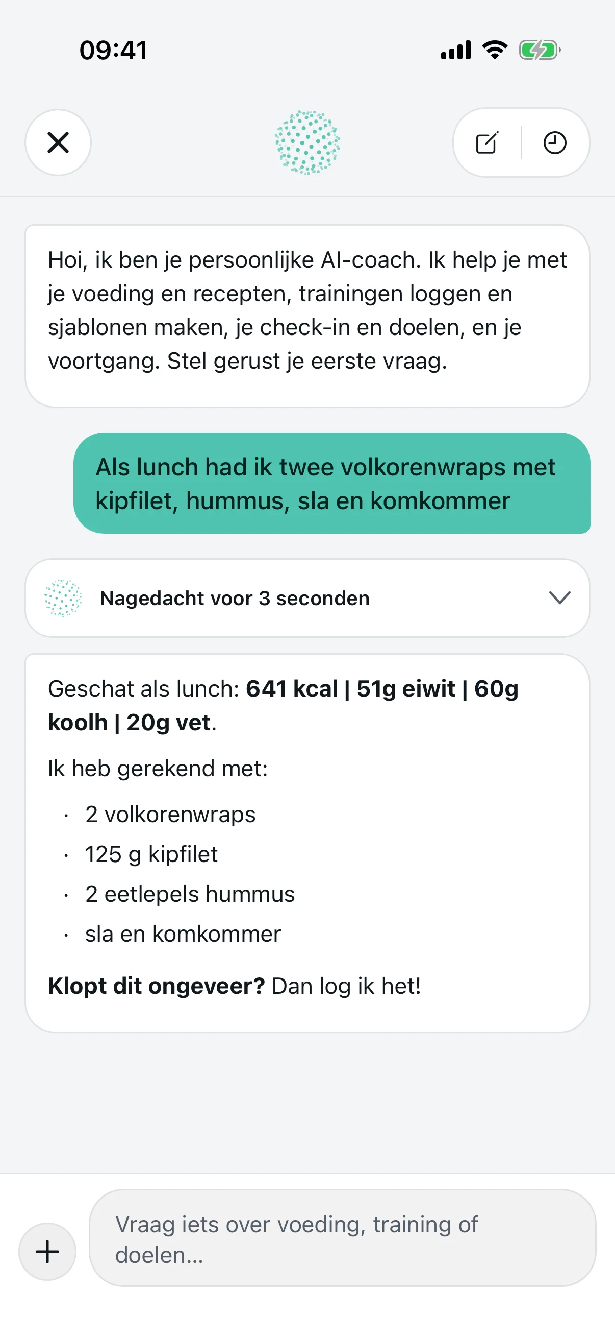 Een gesprek met de AI-coach: een lunch in gewone taal beschreven, geschat op 641 kcal, met de onderdelen waarmee is gerekend