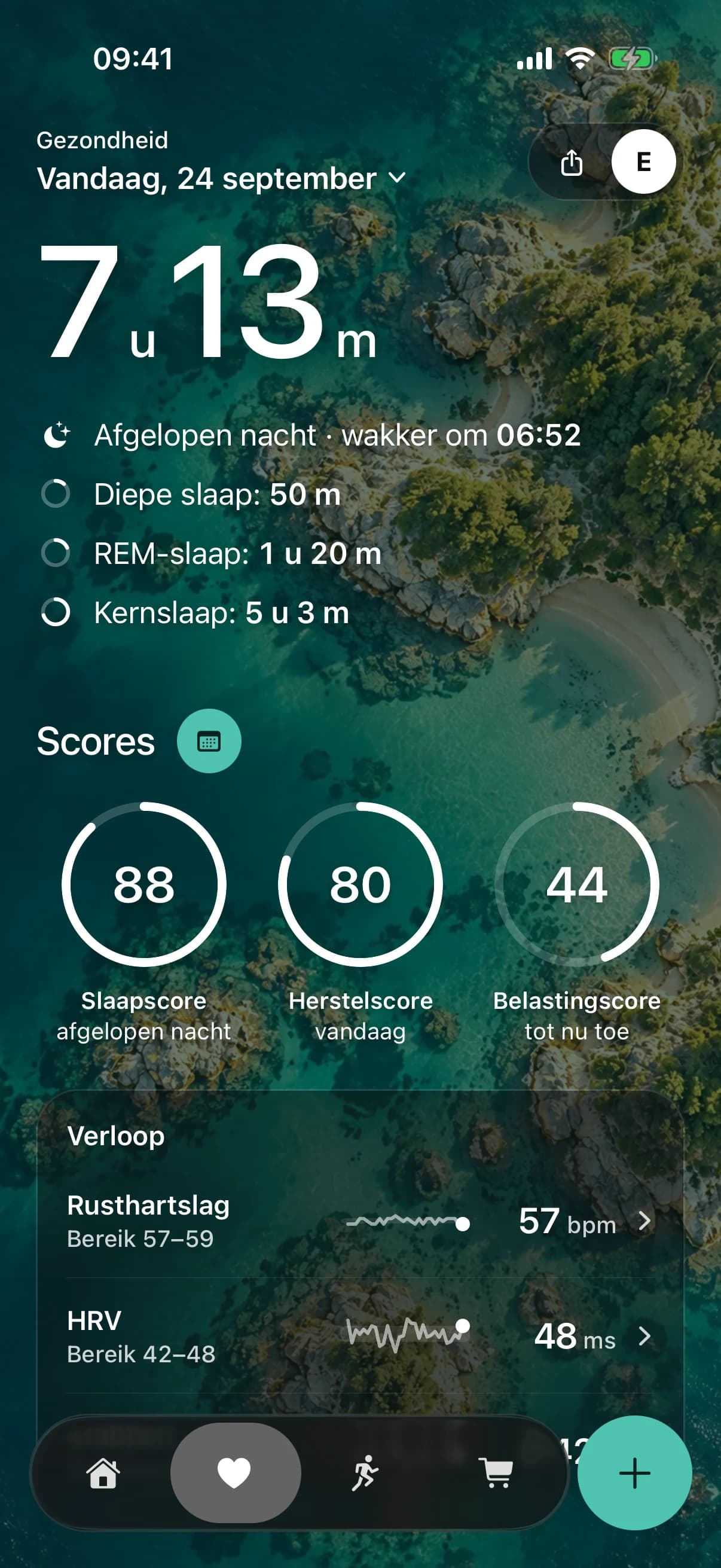 Het tabblad Gezondheid: 7 uur en 13 minuten geslapen, je slaap-, herstel- en belastingscore en het verloop van je rusthartslag en HRV