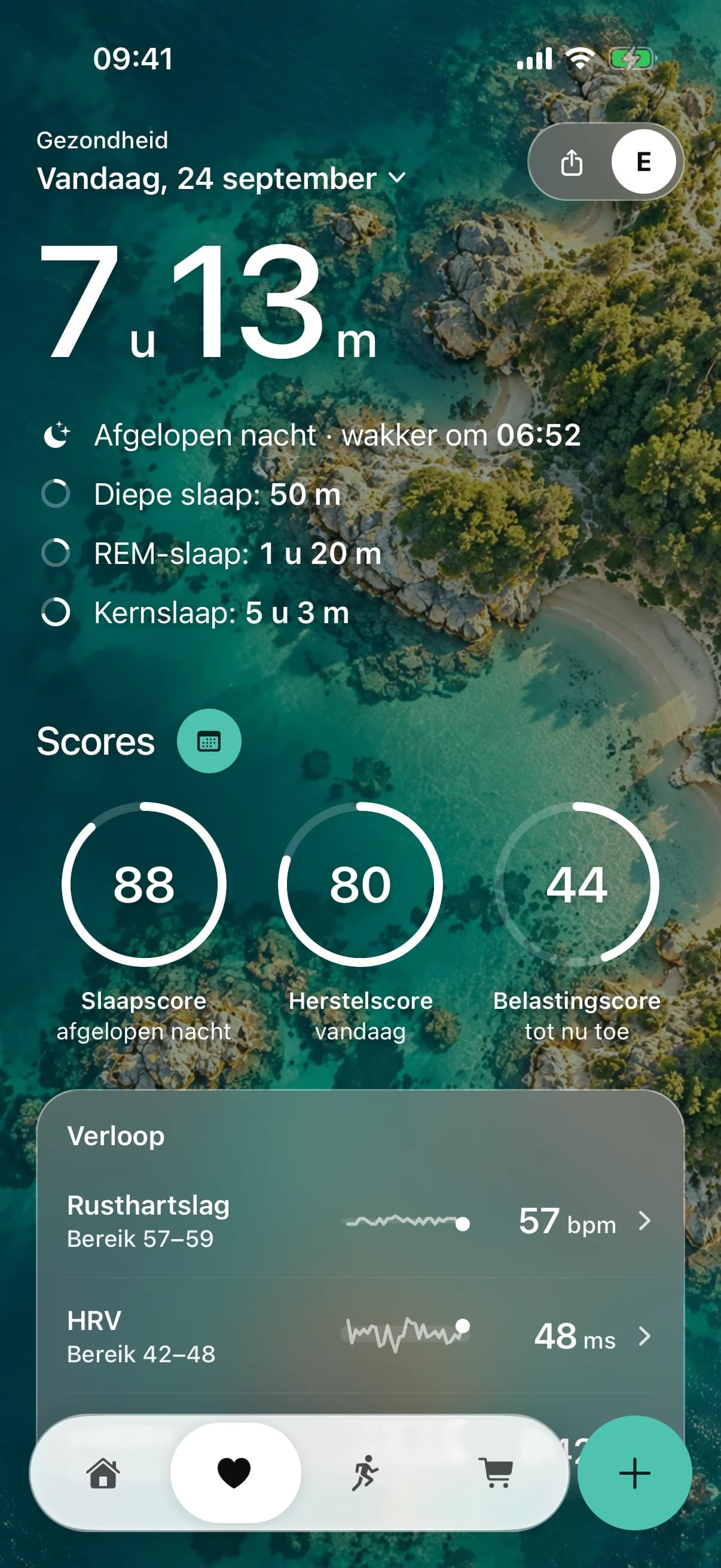 Het tabblad Gezondheid: 7 uur en 13 minuten geslapen, je slaap-, herstel- en belastingscore en het verloop van je rusthartslag en HRV