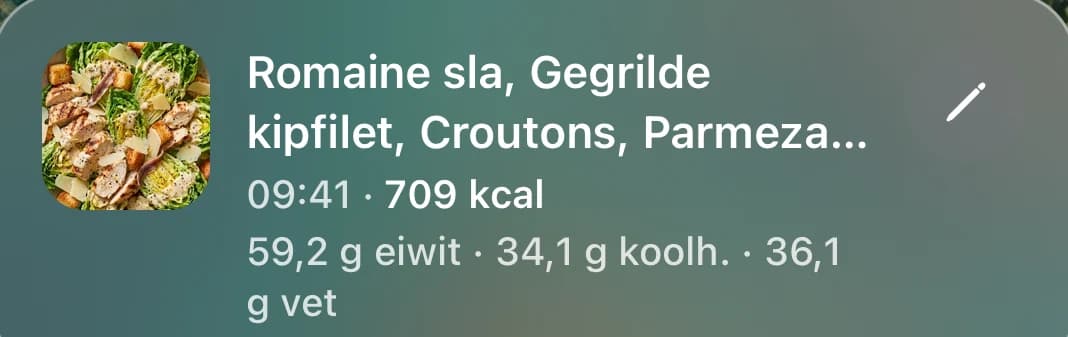 De fotoscan in je dagboek: romaine sla, gegrilde kipfilet, croutons en Parmezaanse kaas, om 09:41 gelogd, 709 kcal, 59,2 gram eiwit, 34,1 gram koolhydraten en 36,1 gram vet