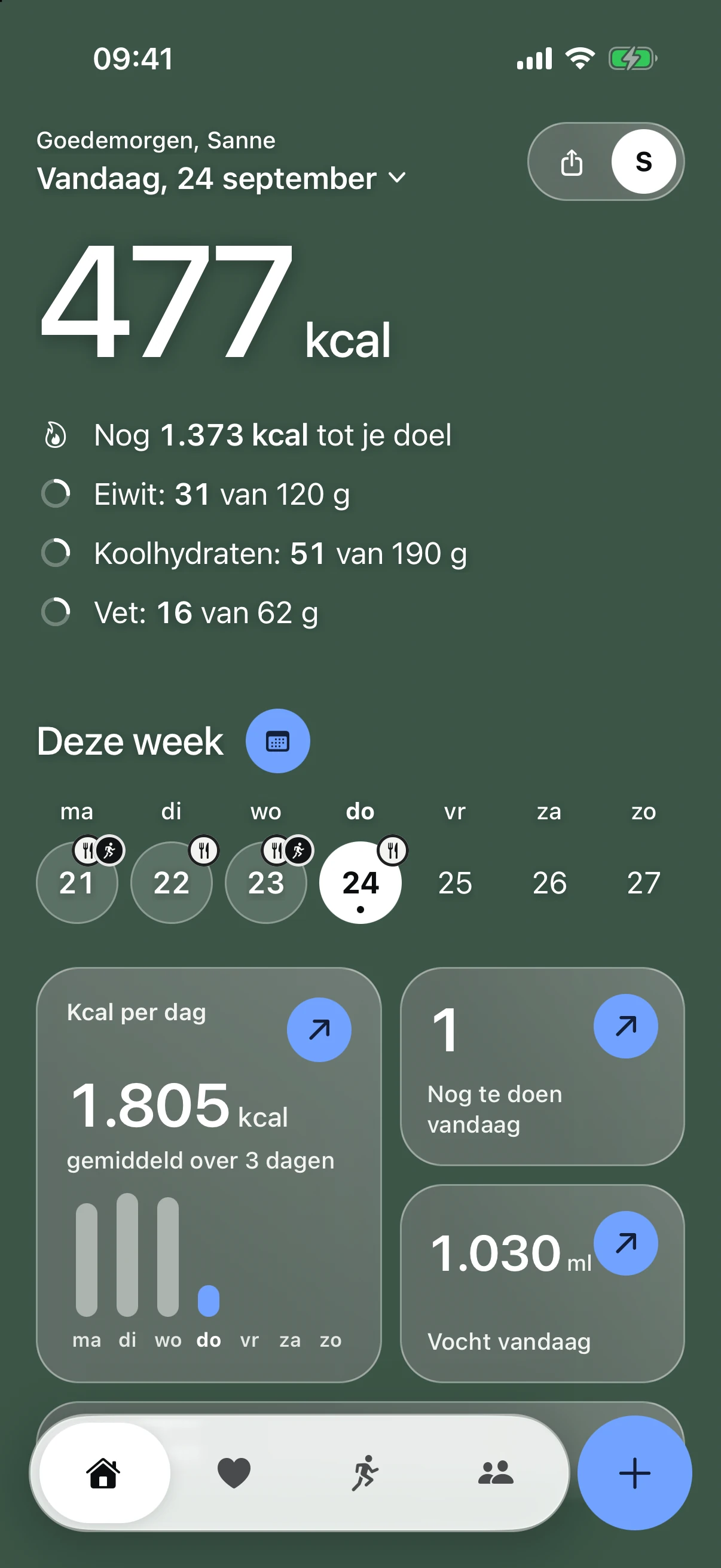 Het beginscherm van de app met een effen salie achtergrond en blauw als accentkleur