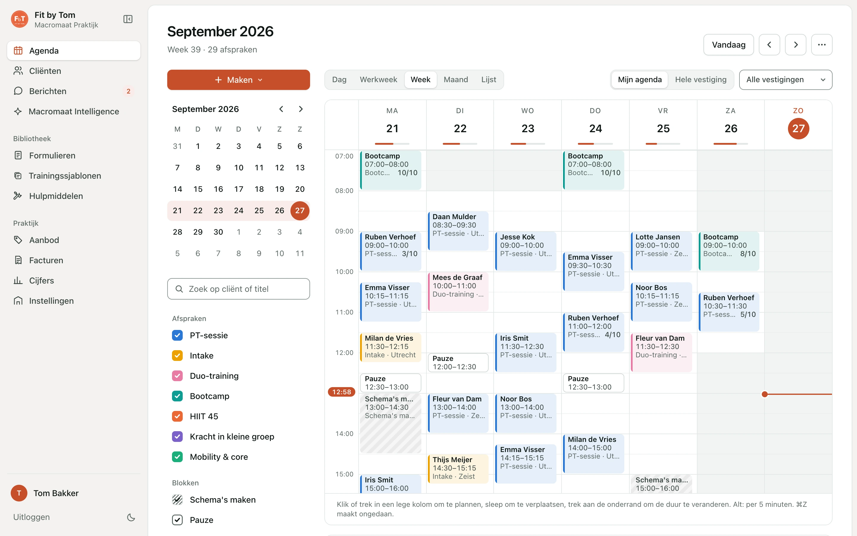 De agenda van Fit by Tom in zijn eigen stijl: het logo FbT linksboven, en oranje in de knop Maken, de datum van vandaag en de bezetting per dag